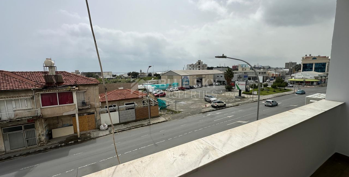 Modern Fully Renovated Open-Plan Office for Rent – Limassol, Tsiflikoudia