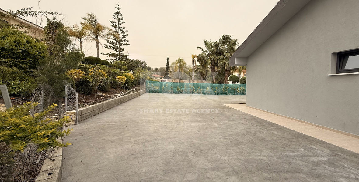 Modern Detached Bungalow with Large Plot for rent in Pyrgos