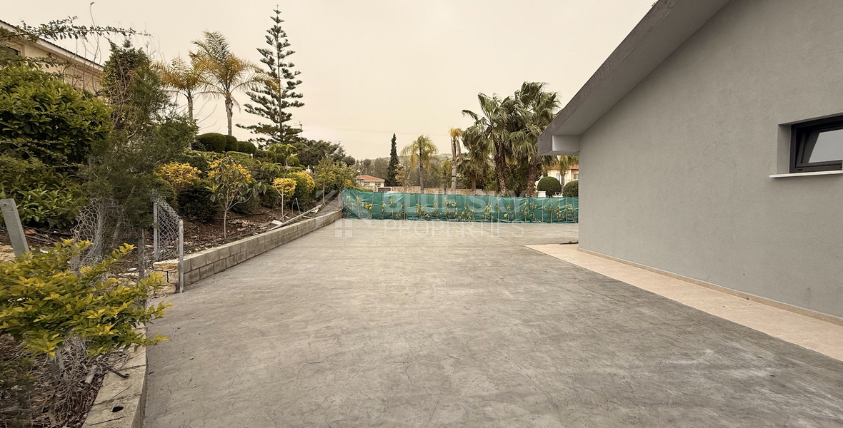 Modern Detached Bungalow with Large Plot for rent in Pyrgos