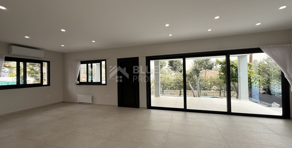 Modern Detached Bungalow with Large Plot for rent in Pyrgos