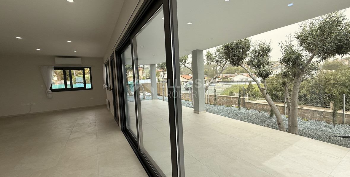 Modern Detached Bungalow with Large Plot for rent in Pyrgos