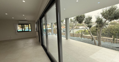 Modern Detached Bungalow with Large Plot for rent in Pyrgos