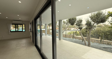 Modern Detached Bungalow with Large Plot for rent in Pyrgos