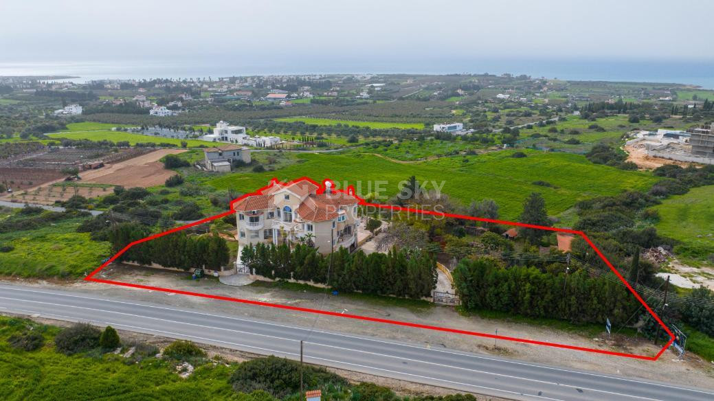 Luxury Detached House with Swimming Pool for Sale in Pegeia, Cyprus