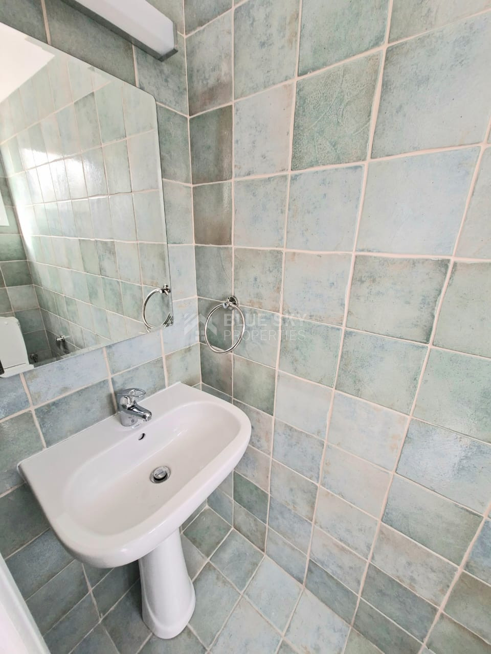 Modern Apartment in Kato Paphos,  Closed to the Beach and Amenitiess ,for sale