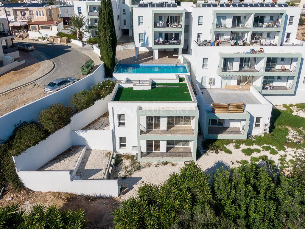 Two bedroom apartment for sale, with seperate title deed in Peyia for sale