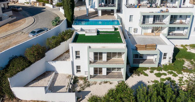 Two bedroom apartment for sale, with seperate title deed in Peyia for sale