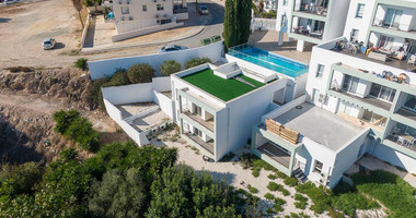 Two bedroom apartment for sale, with seperate title deed in Peyia for sale