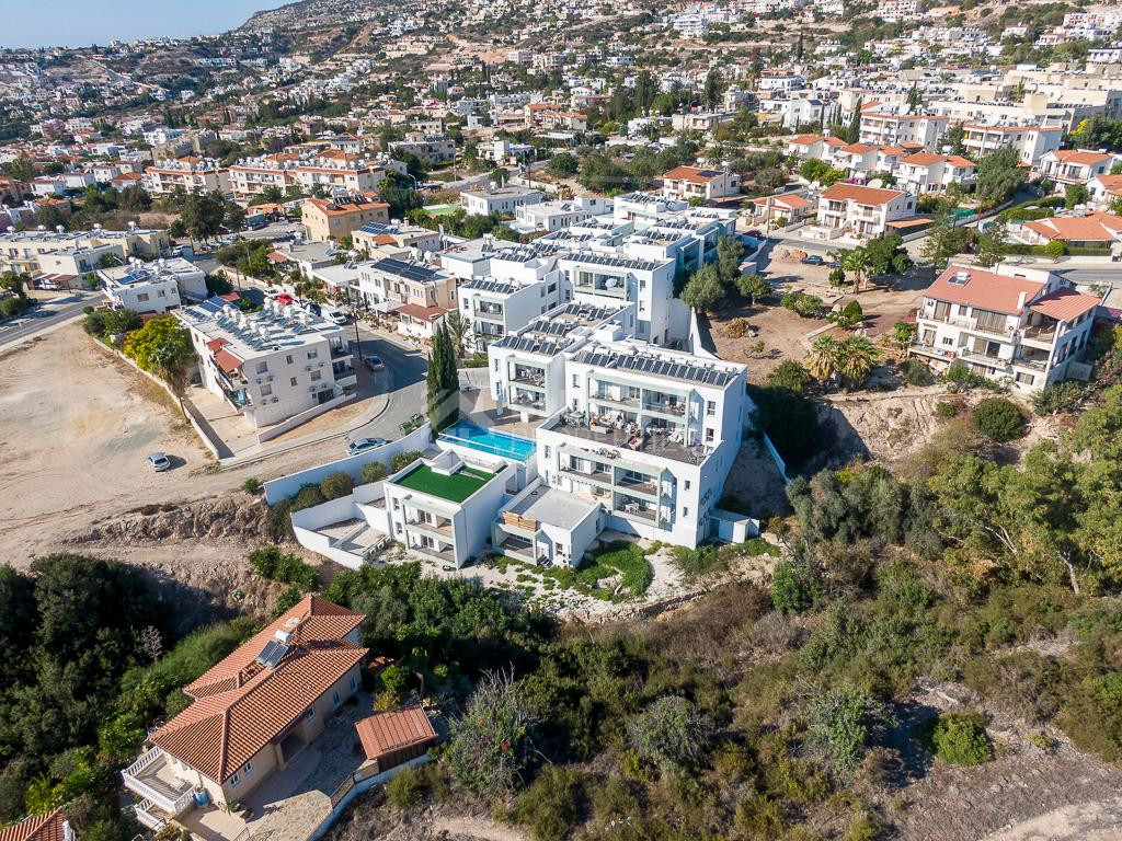 Two bedroom apartment for sale, with seperate title deed in Peyia for sale