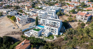 Two bedroom apartment for sale, with seperate title deed in Peyia for sale