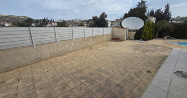 Three bedroom detached house for rent in Agios Tychonas - furnished with private pool