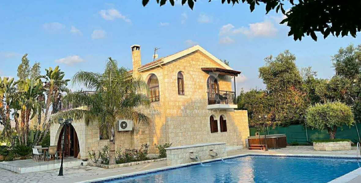 Stunning Villa for rent at Argaka near the beach