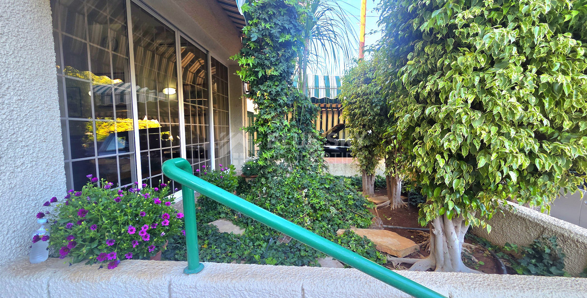 Clinic/ Office/ Private tutoring school/ Yoga studio for rent in Katholiki