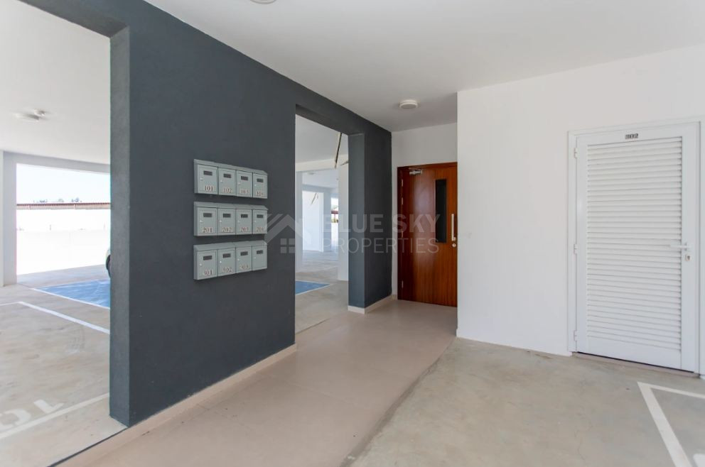 Modern One-Bedroom Furnished Apartment for Rent in Kato Polemidia with Communal Pool & Rooftop Terrace