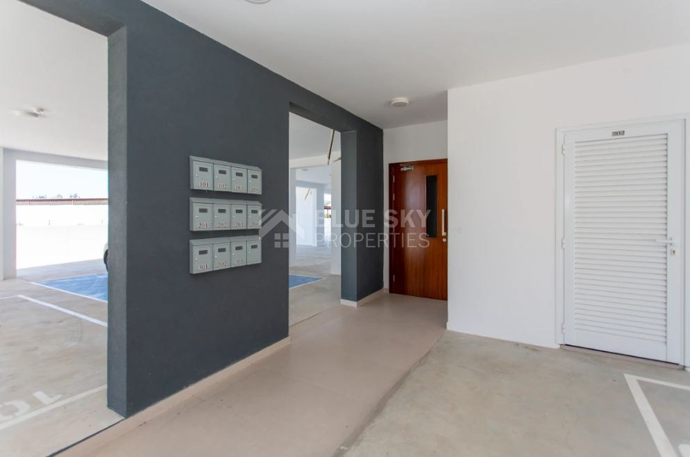 Modern One-Bedroom Furnished Apartment for Rent in Kato Polemidia with Communal Pool & Rooftop Terrace