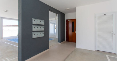 Modern One-Bedroom Furnished Apartment for Rent in Kato Polemidia with Communal Pool & Rooftop Terrace