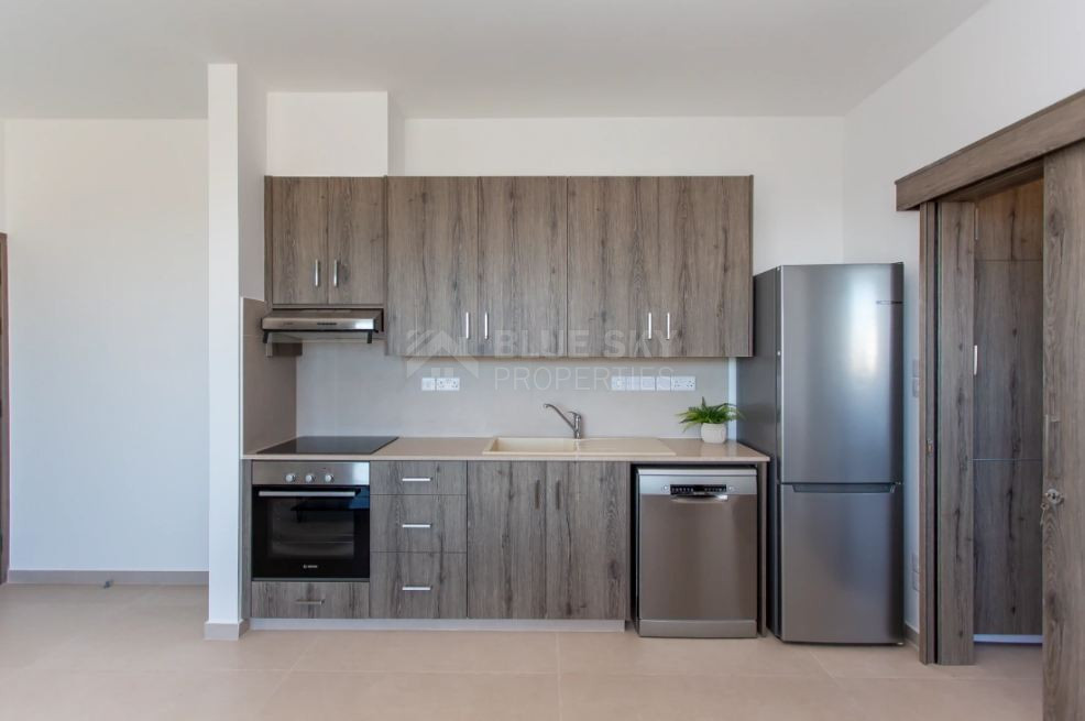Modern One-Bedroom Furnished Apartment for Rent in Kato Polemidia with Communal Pool & Rooftop Terrace