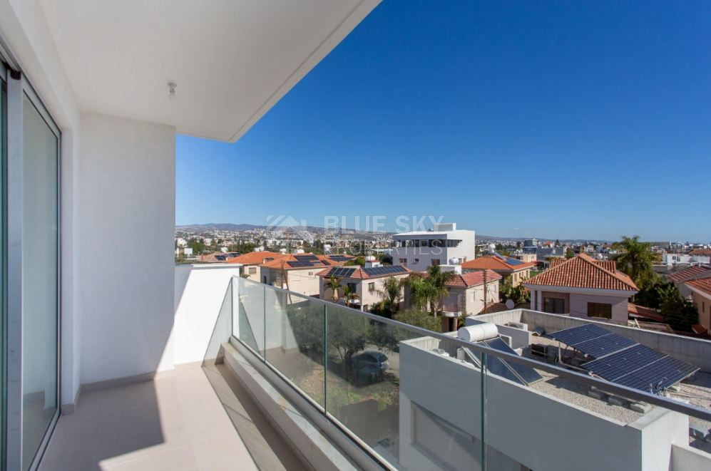 Modern One-Bedroom Furnished Apartment for Rent in Kato Polemidia with Communal Pool & Rooftop Terrace