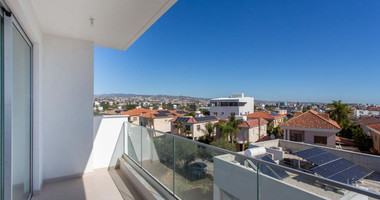 Modern One-Bedroom Furnished Apartment for Rent in Kato Polemidia with Communal Pool & Rooftop Terrace