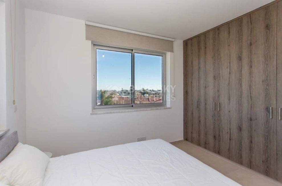 Modern One-Bedroom Furnished Apartment for Rent in Kato Polemidia with Communal Pool & Rooftop Terrace