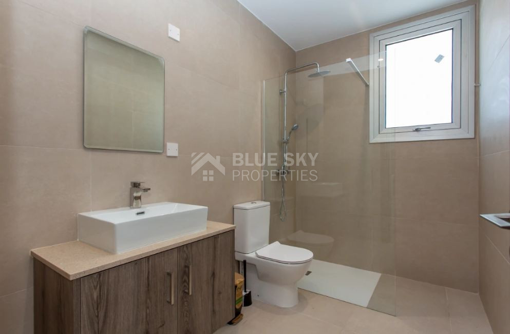 Modern One-Bedroom Furnished Apartment for Rent in Kato Polemidia with Communal Pool & Rooftop Terrace