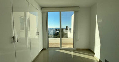 Stunning Penthouse in Pafos center for rent