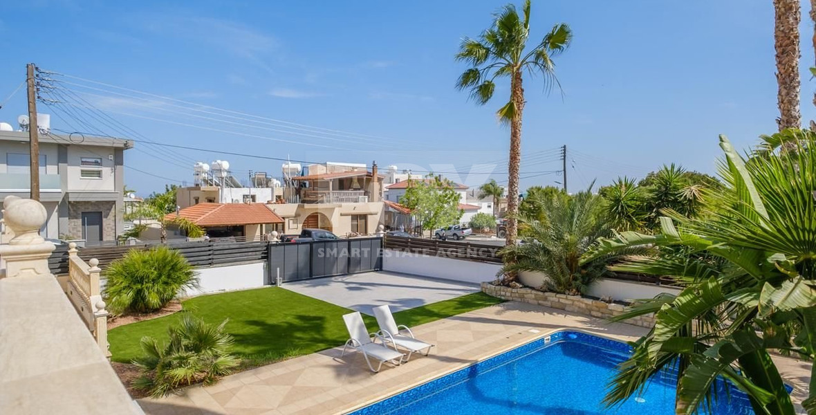 Spacious four-bedroom house with pool for Sale In Ypsoupoli, Limassol