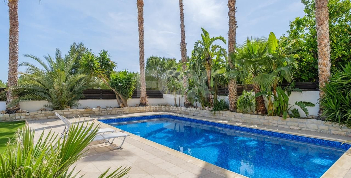 Spacious four-bedroom house with pool for Sale In Ypsoupoli, Limassol