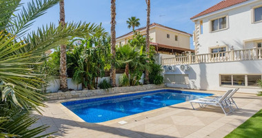 Spacious four-bedroom house with pool for Sale In Ypsoupoli, Limassol