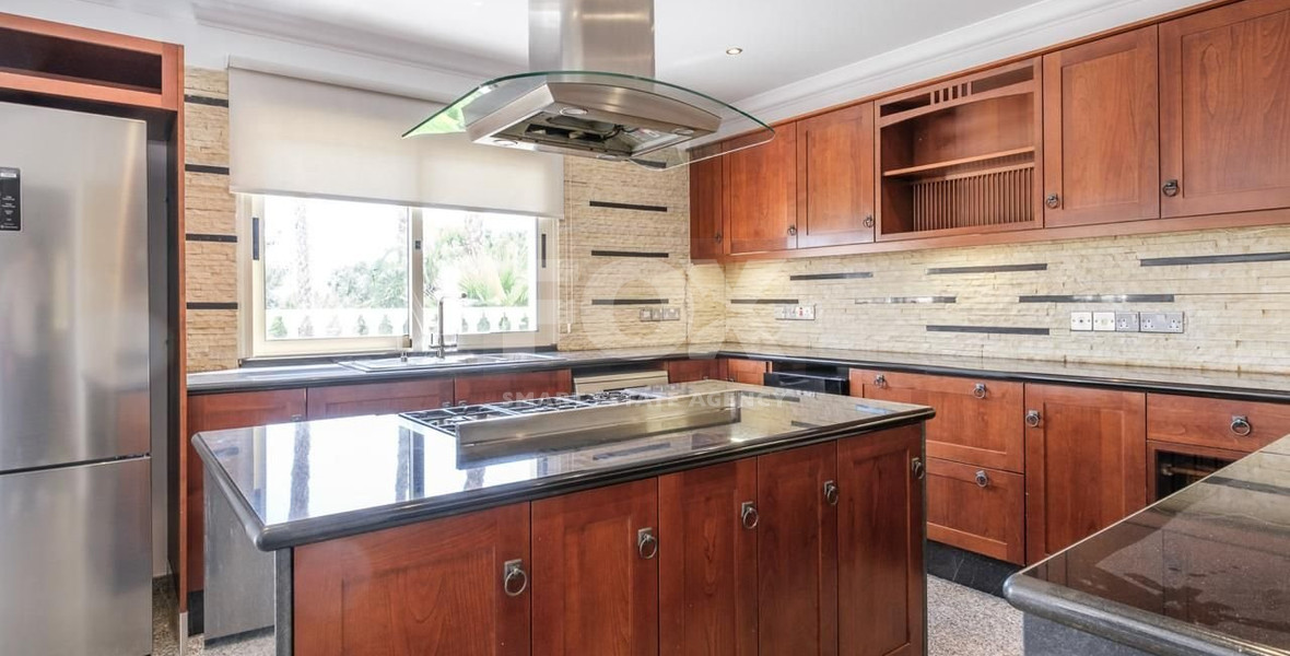 Spacious four-bedroom house with pool for Sale In Ypsoupoli, Limassol