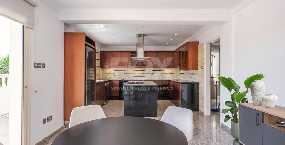 Spacious four-bedroom house with pool for Sale In Ypsoupoli, Limassol