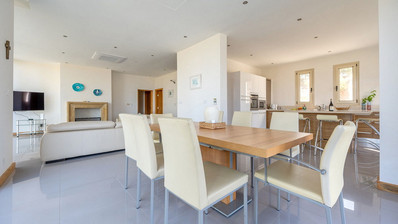 FOUR BEDROOM SEAVIEW BUNGALOW FOR SALE