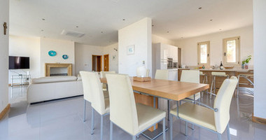 FOUR BEDROOM SEAVIEW BUNGALOW FOR SALE