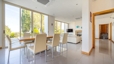 FOUR BEDROOM SEAVIEW BUNGALOW FOR SALE