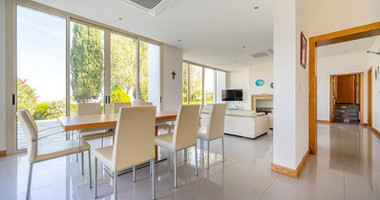 FOUR BEDROOM SEAVIEW BUNGALOW FOR SALE