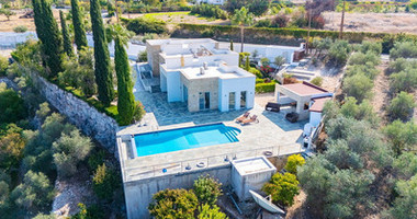 FOUR BEDROOM SEAVIEW BUNGALOW FOR SALE