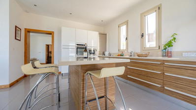 FOUR BEDROOM SEAVIEW BUNGALOW FOR SALE