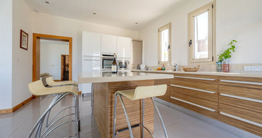 FOUR BEDROOM SEAVIEW BUNGALOW FOR SALE