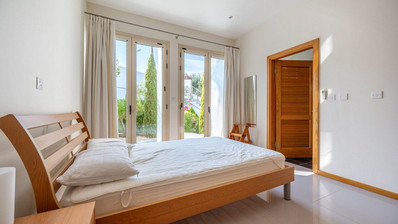 FOUR BEDROOM SEAVIEW BUNGALOW FOR SALE