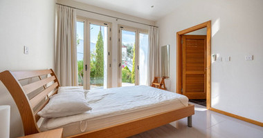 FOUR BEDROOM SEAVIEW BUNGALOW FOR SALE