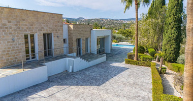 FOUR BEDROOM SEAVIEW BUNGALOW FOR SALE