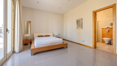 FOUR BEDROOM SEAVIEW BUNGALOW FOR SALE