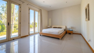 FOUR BEDROOM SEAVIEW BUNGALOW FOR SALE