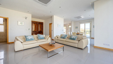 FOUR BEDROOM SEAVIEW BUNGALOW FOR SALE