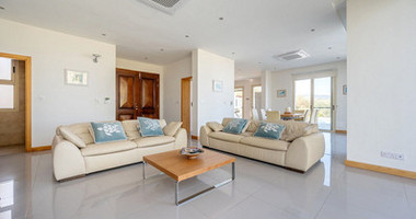 FOUR BEDROOM SEAVIEW BUNGALOW FOR SALE