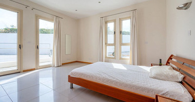 FOUR BEDROOM SEAVIEW BUNGALOW FOR SALE