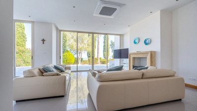 FOUR BEDROOM SEAVIEW BUNGALOW FOR SALE