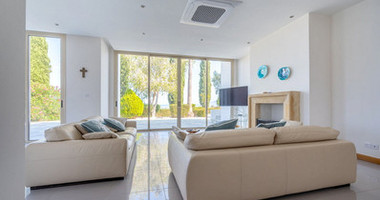 FOUR BEDROOM SEAVIEW BUNGALOW FOR SALE