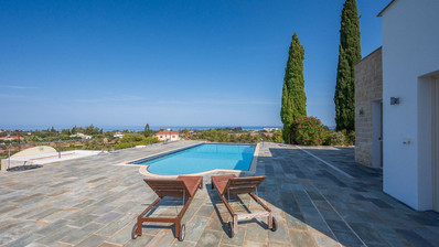 FOUR BEDROOM SEAVIEW BUNGALOW FOR SALE