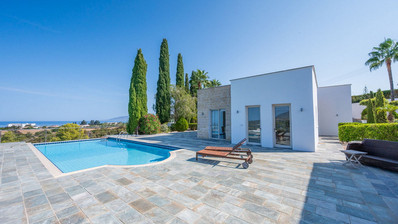 FOUR BEDROOM SEAVIEW BUNGALOW FOR SALE